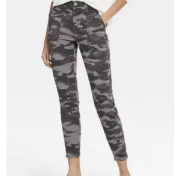Knox Rose Women's Size 24W Gray Camouflage Print Pants NWT - Picture 1 of 10